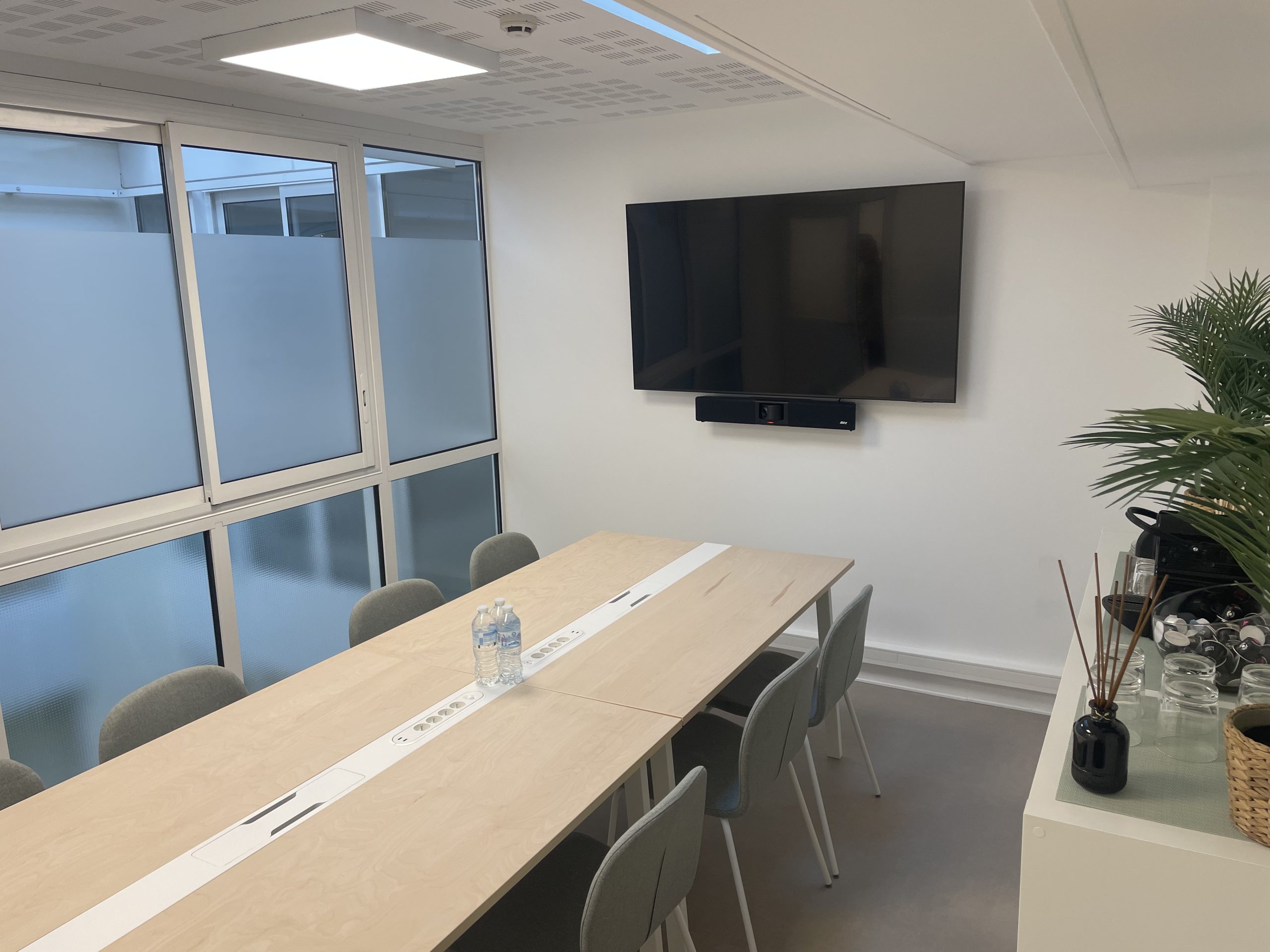 Salle de réunion moderne au Business Center Monaco